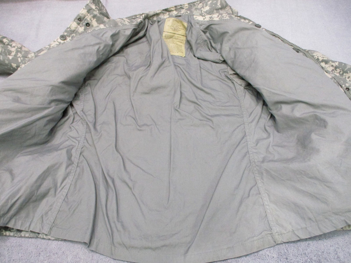 US Army ACU Field Coat Jacket Large Regular UCP Camo 1st Cav 3rd ID Patches