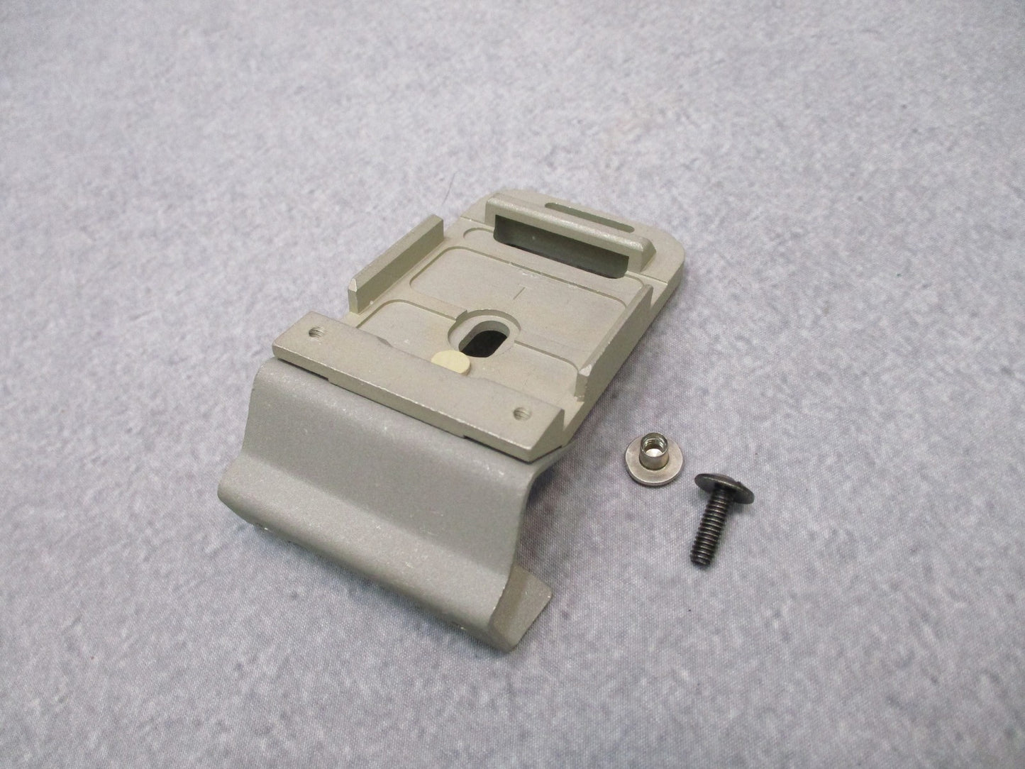 NEW ACH HELMET NVG LEVER MOUNT RHINO BRACKET BASE PLATE SHROUD TAN ONE HOLE
