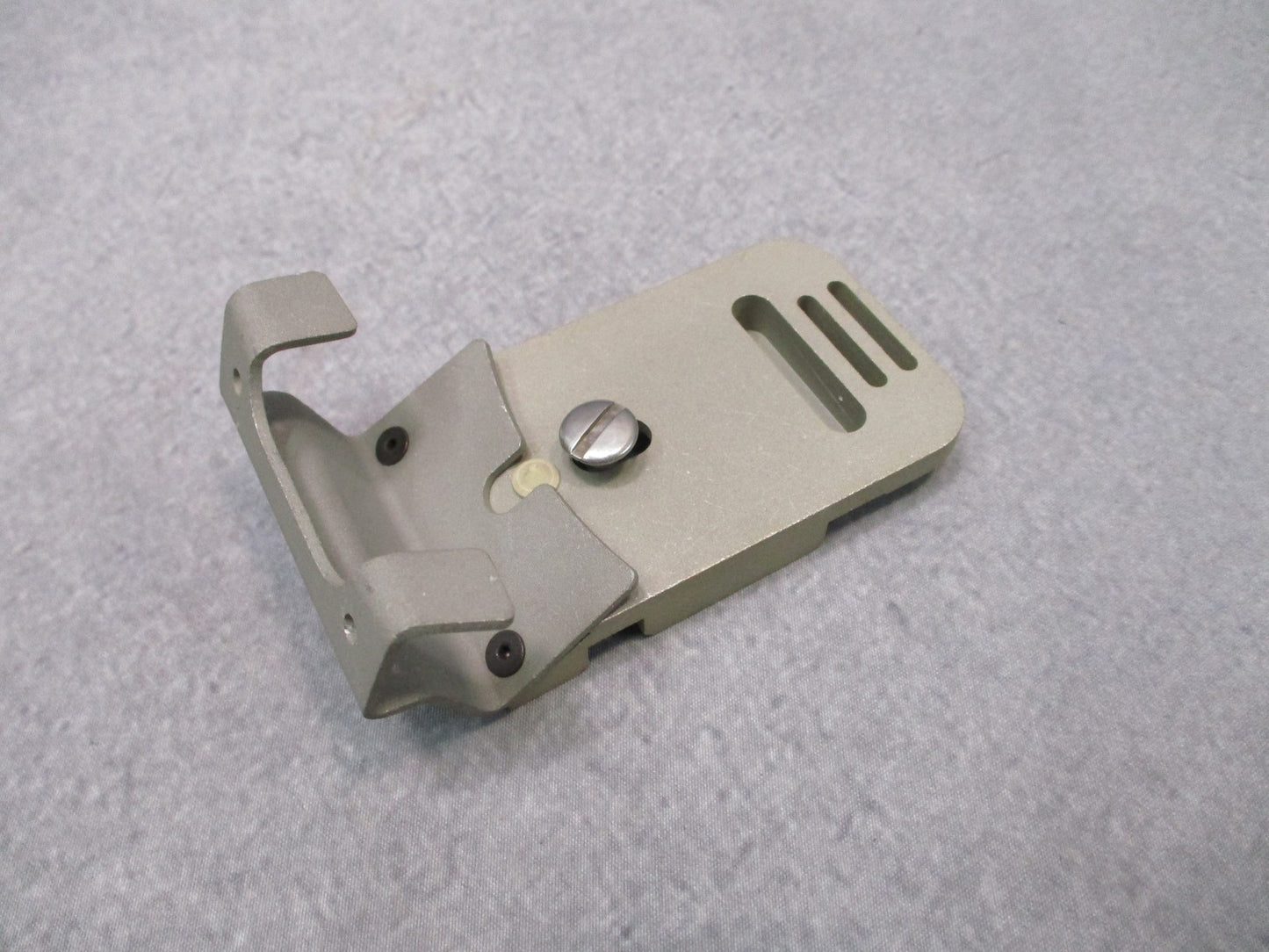 NEW ACH HELMET NVG LEVER MOUNT RHINO BRACKET BASE PLATE SHROUD TAN ONE HOLE