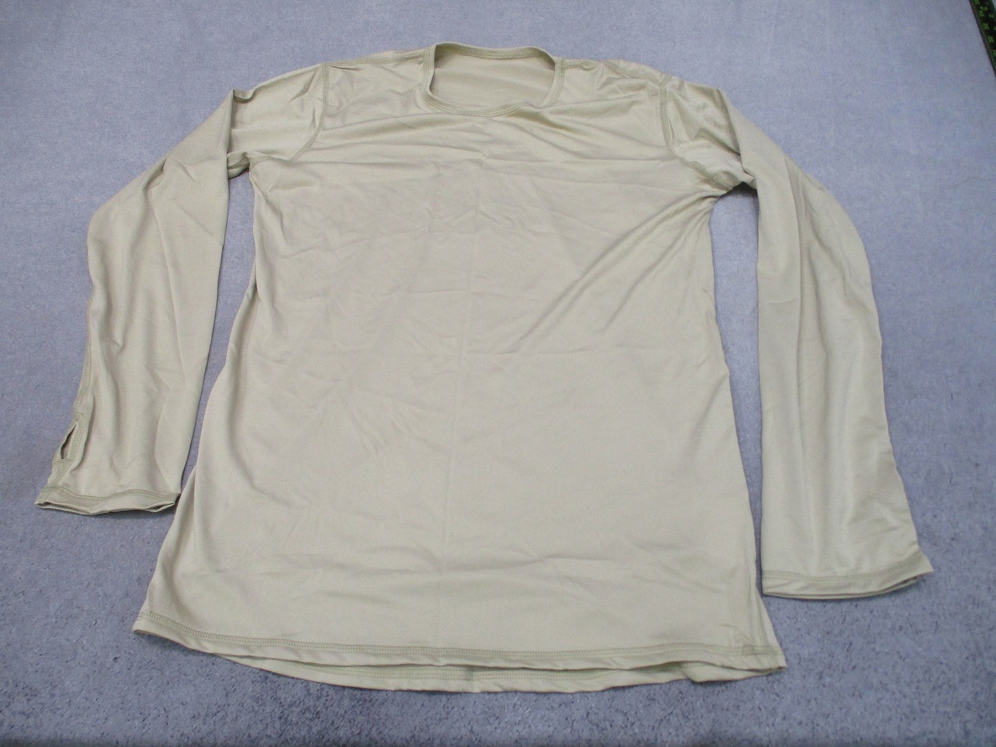 USGI Military Polartec Silkweight Undershirt Desert Sand Small Regular Thumbhole