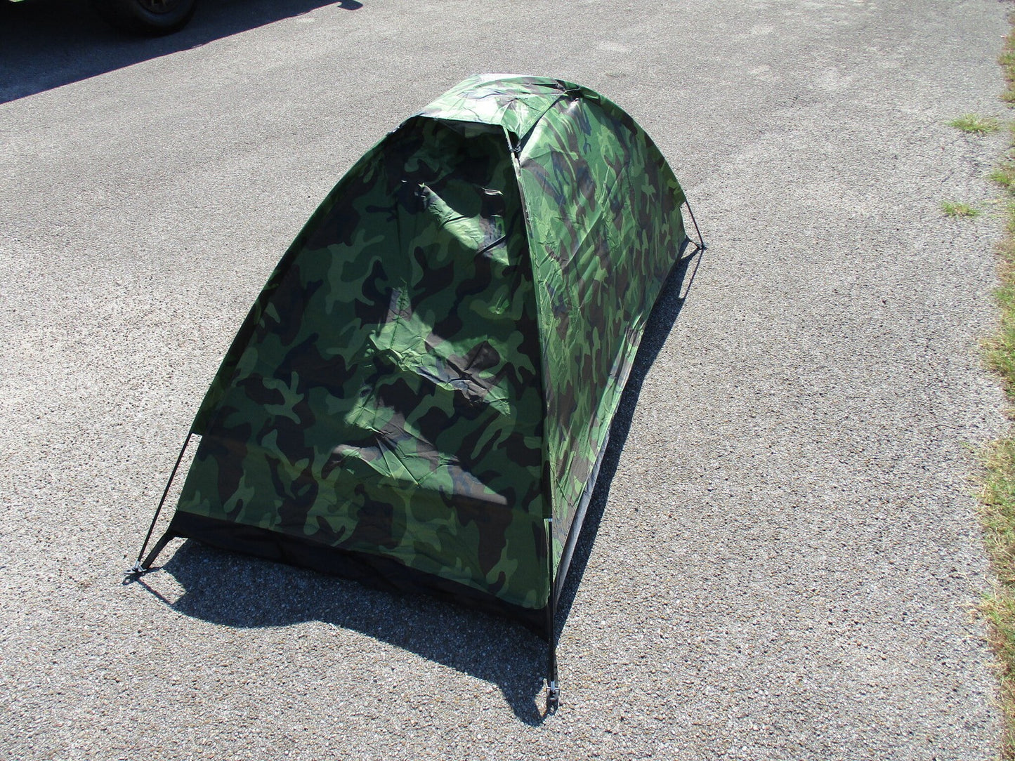 1-Person Camouflage Tent Lightweight Tactical Camping Shelter Woodland Camo