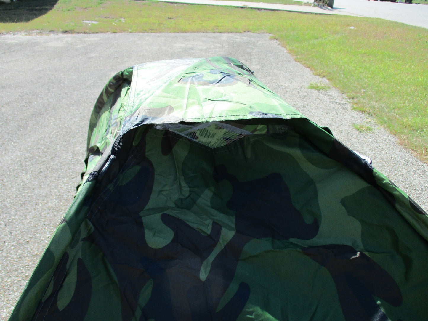 1-Person Camouflage Tent Lightweight Tactical Camping Shelter Woodland Camo