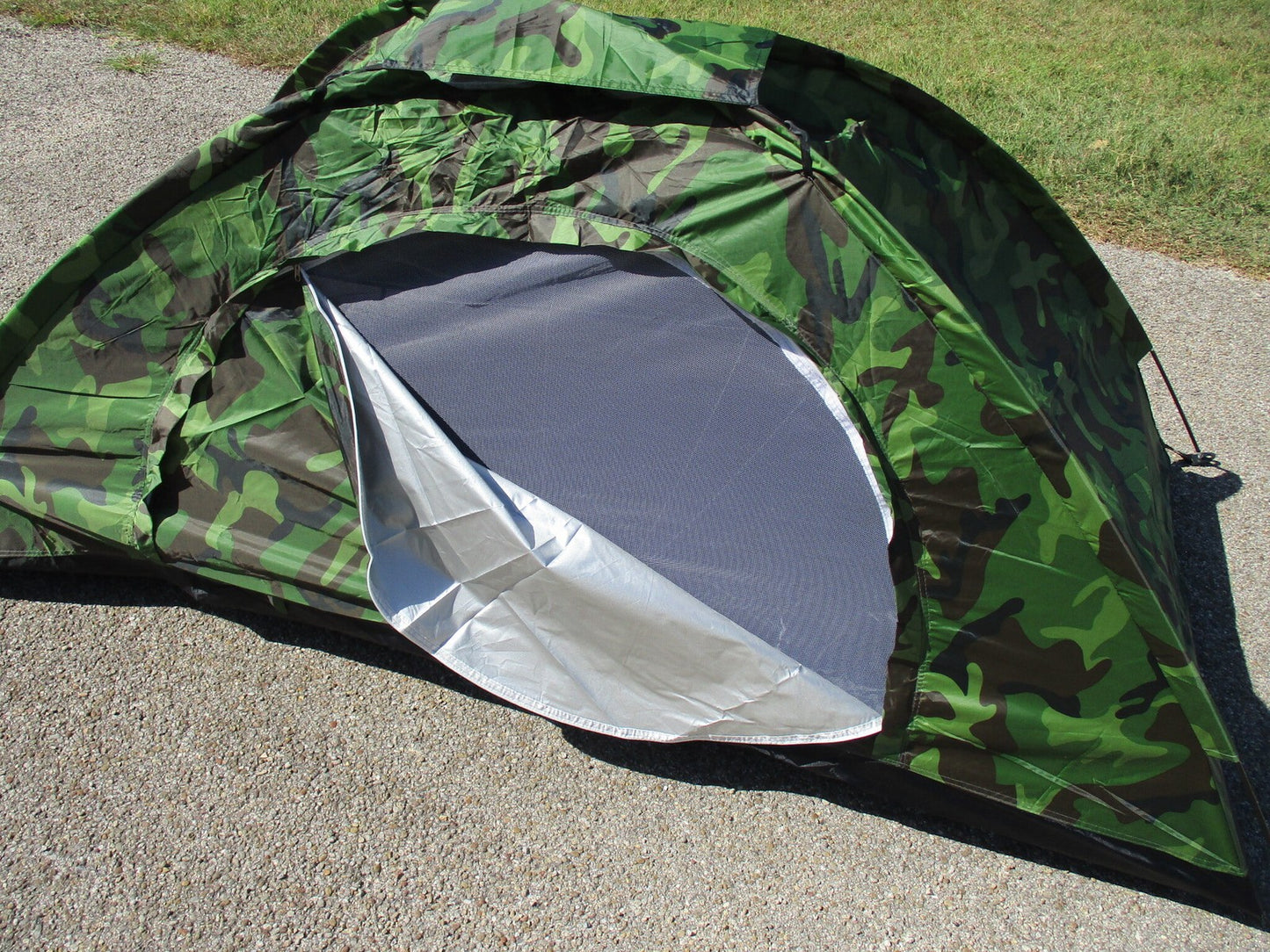 1-Person Camouflage Tent Lightweight Tactical Camping Shelter Woodland Camo