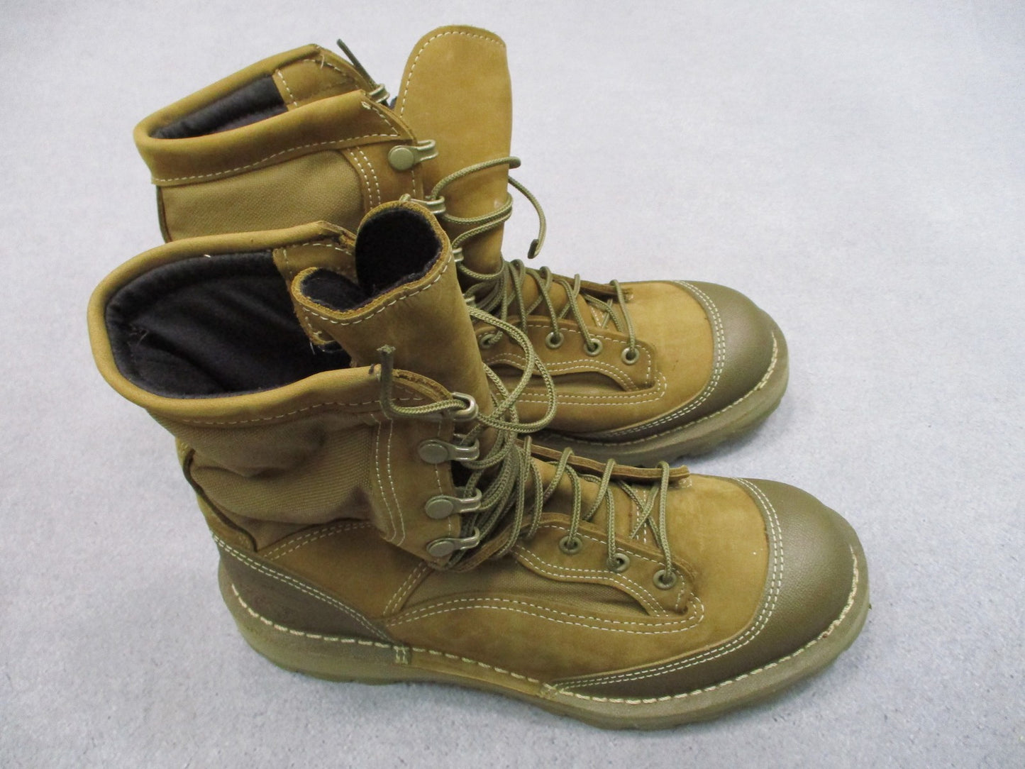 Bates E29502A USMC RAT Hot Weather Combat Boots Mens 9.5 R Vibram Coyote