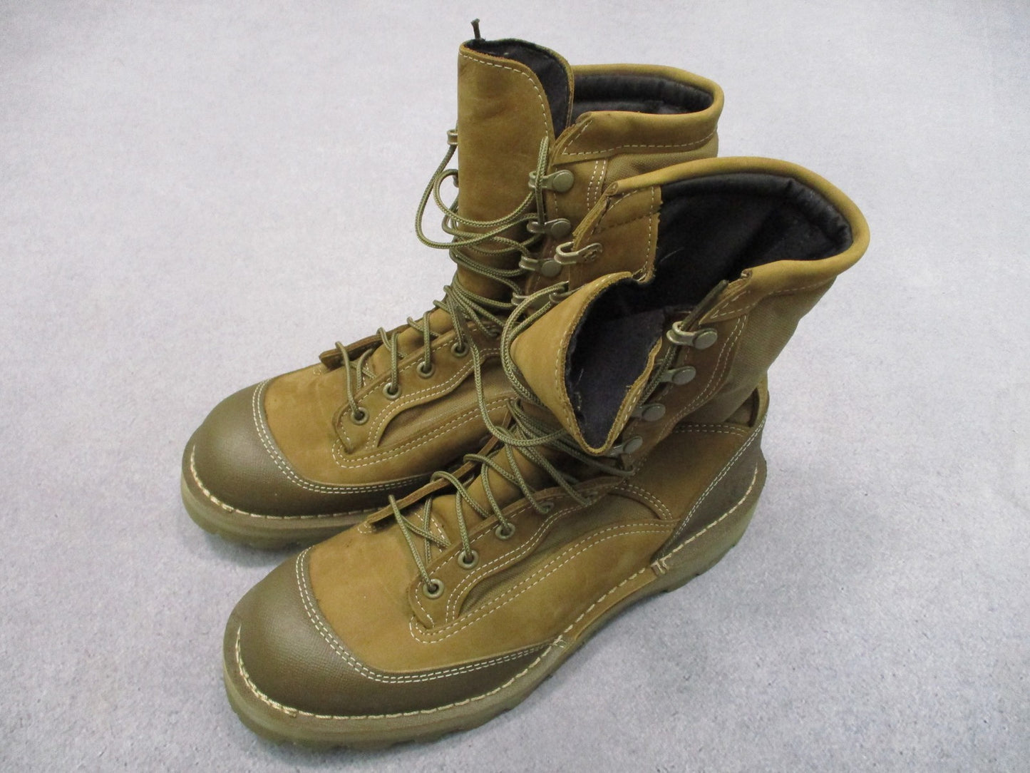 Bates E29502A USMC RAT Hot Weather Combat Boots Mens 9.5 R Vibram Coyote