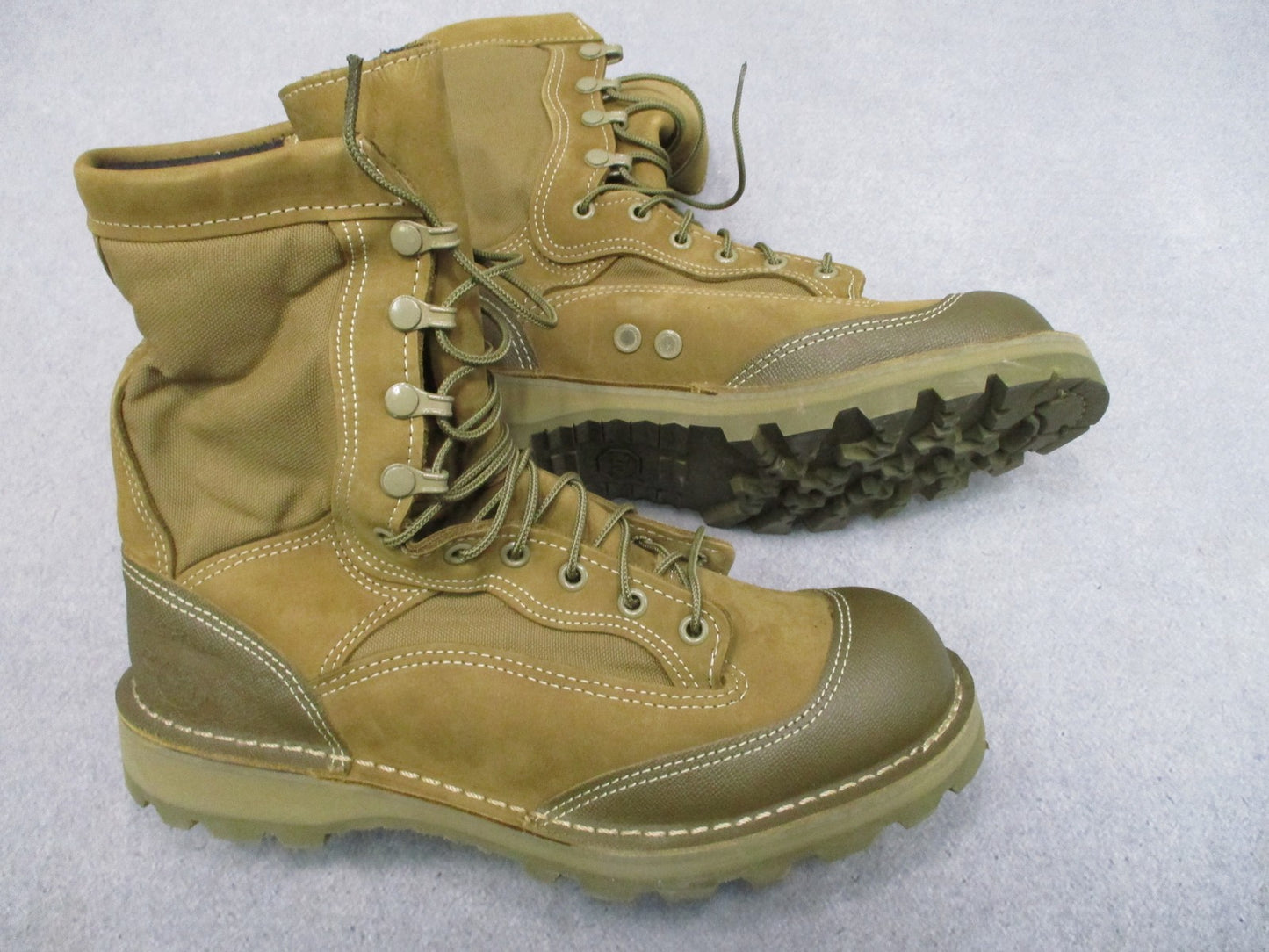 Bates E29502A USMC RAT Hot Weather Combat Boots Mens 9.5 R Vibram Coyote