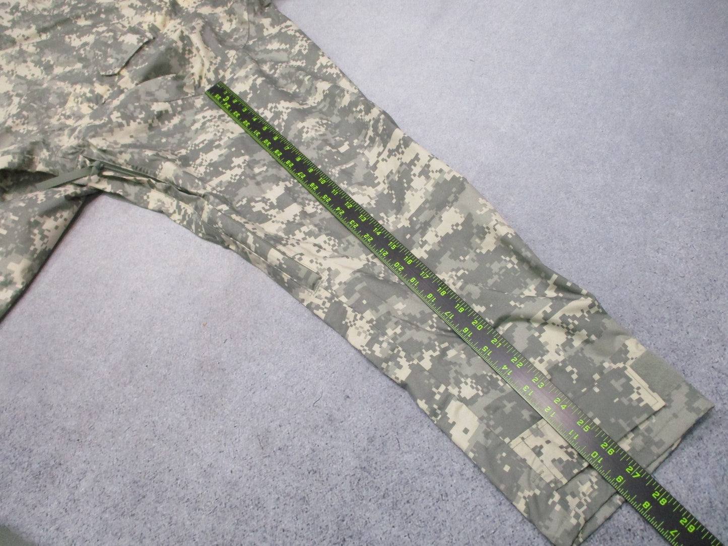 MEDIUM ARMY ACU DIGITAL WET WEATHER IMPROVED RAINSUIT JACKET 8415-01-527-4614