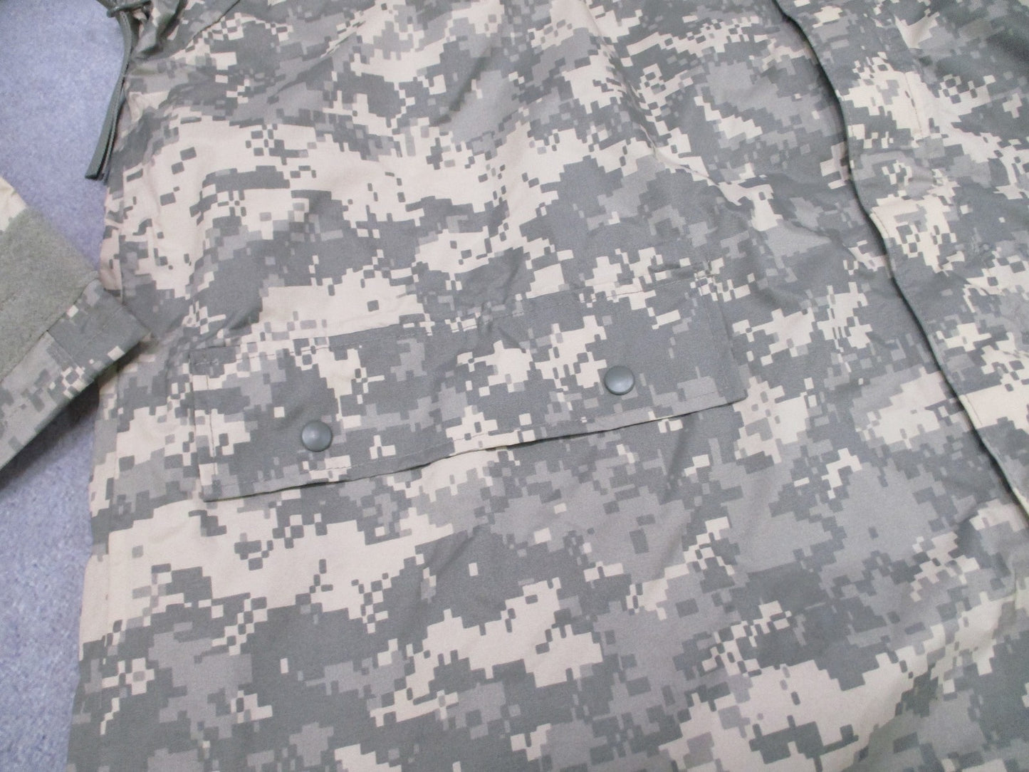 MEDIUM ARMY ACU DIGITAL WET WEATHER IMPROVED RAINSUIT JACKET 8415-01-527-4614