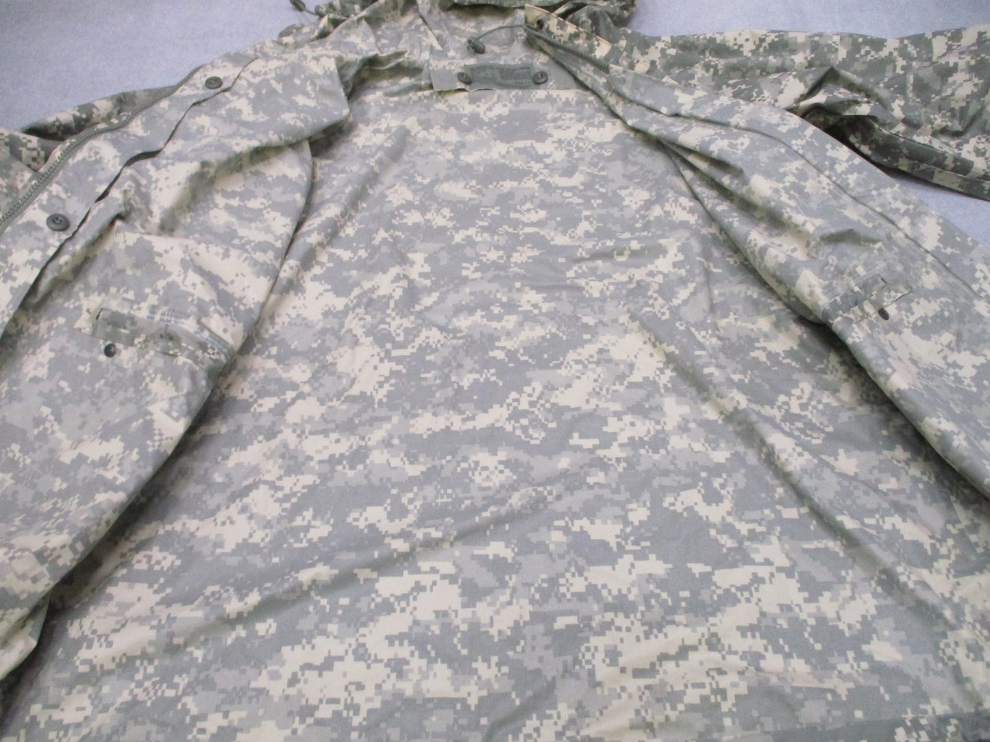 MEDIUM ARMY ACU DIGITAL WET WEATHER IMPROVED RAINSUIT JACKET 8415-01-527-4614