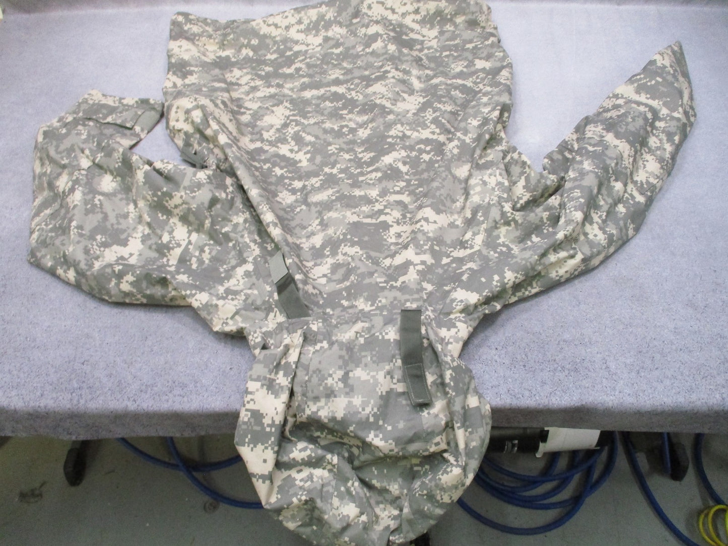 MEDIUM ARMY ACU DIGITAL WET WEATHER IMPROVED RAINSUIT JACKET 8415-01-527-4614