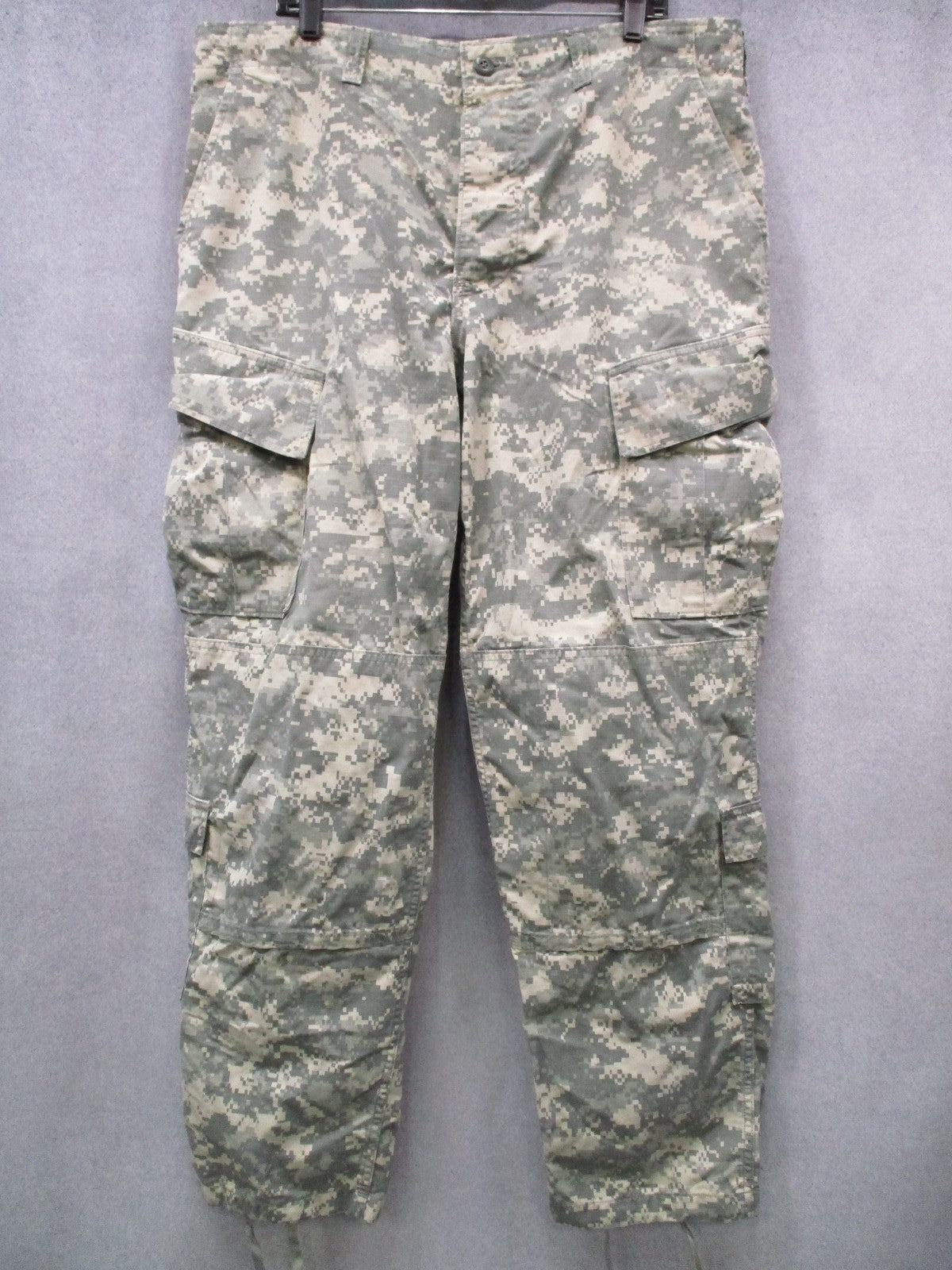 US Military ACU Digital Camo Combat Cargo Pants Large Regular NSN 50/50 NYCO