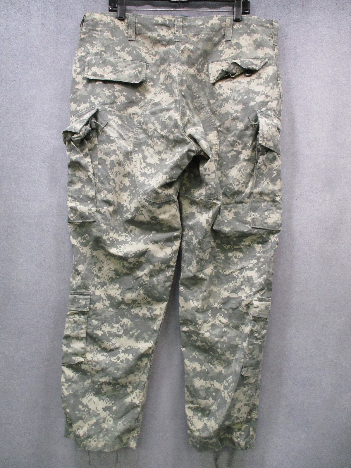 US Military ACU Digital Camo Combat Cargo Pants Large Regular NSN 50/50 NYCO