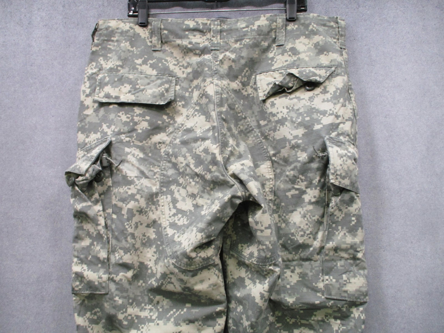 US Military ACU Digital Camo Combat Cargo Pants Large Regular NSN 50/50 NYCO