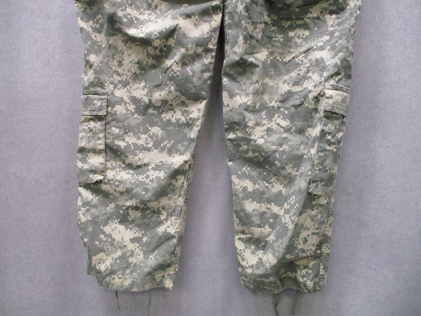 US Military ACU Digital Camo Combat Cargo Pants Large Regular NSN 50/50 NYCO
