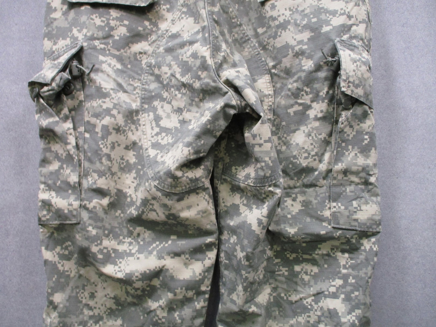 US Military ACU Digital Camo Combat Cargo Pants Large Regular NSN 50/50 NYCO