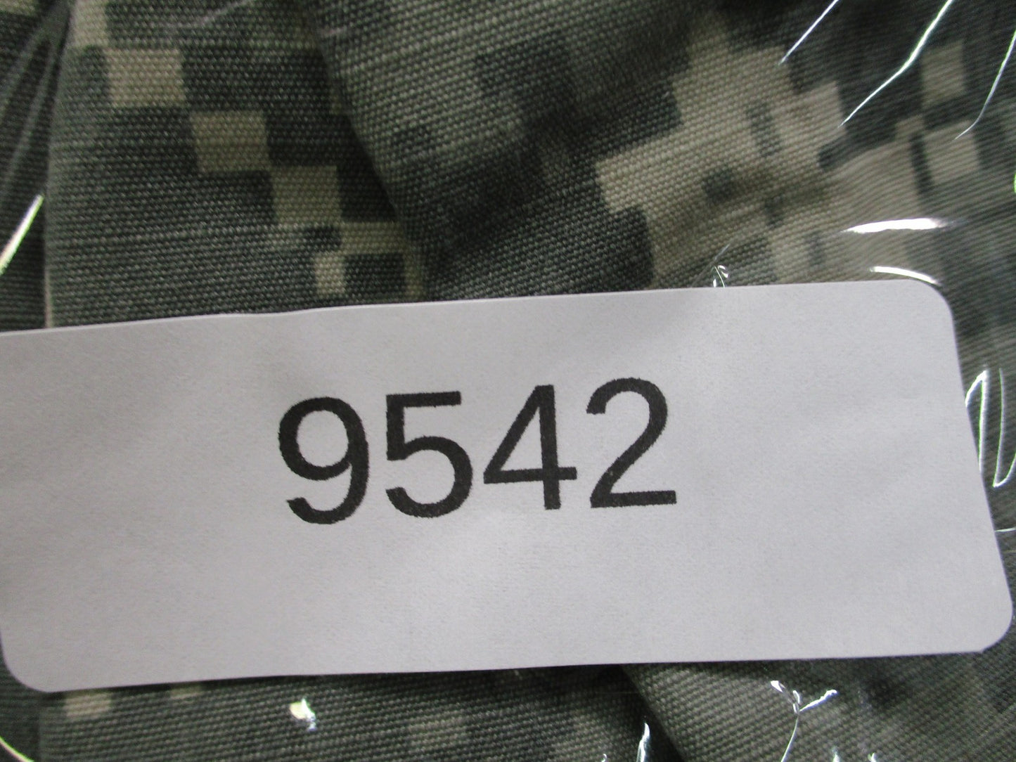 US Military ACU Digital Camo Combat Cargo Pants Large Regular NSN 50/50 NYCO