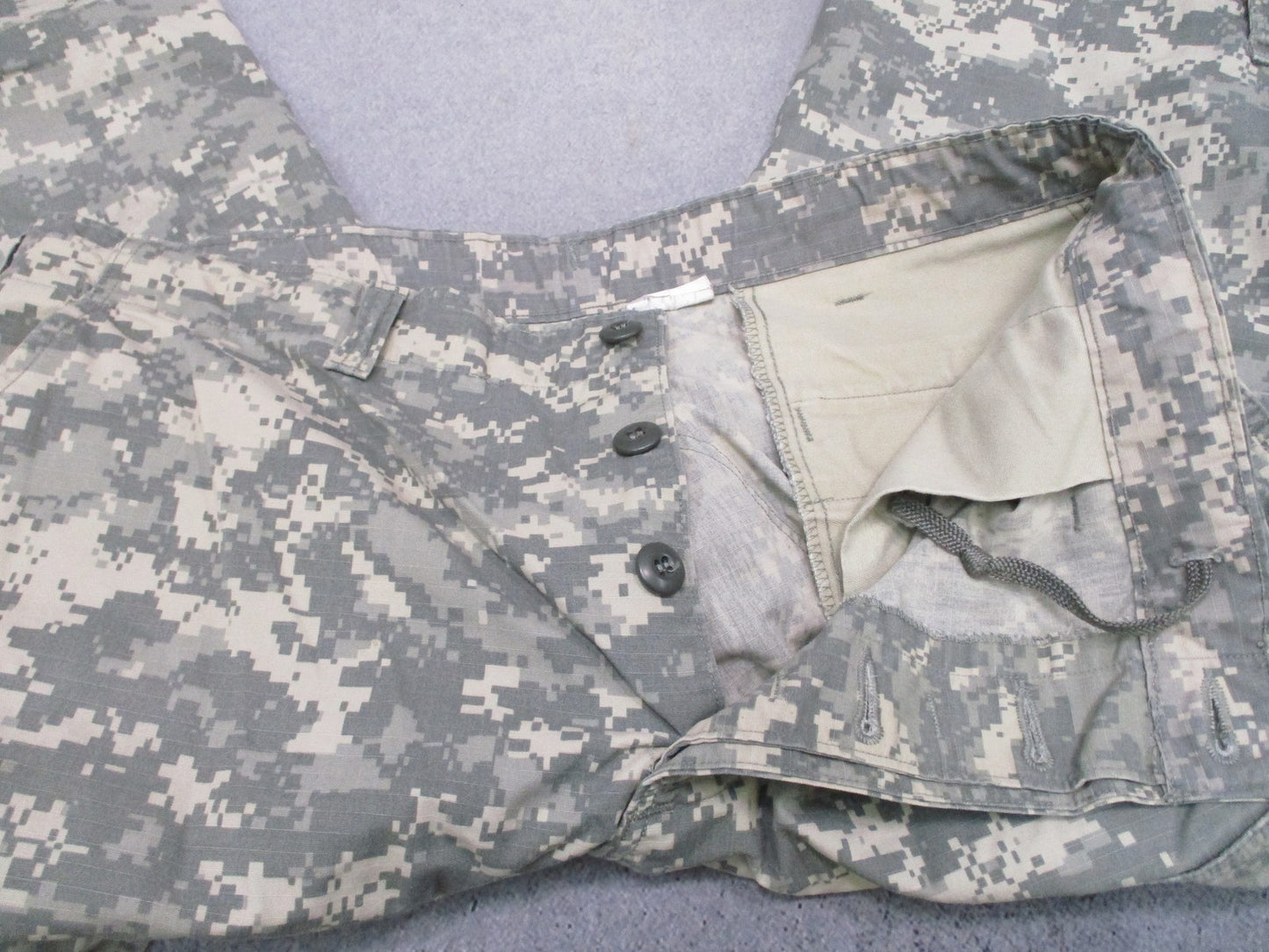 US Military ACU Digital Camo Combat Cargo Pants Large Regular NSN 50/50 NYCO