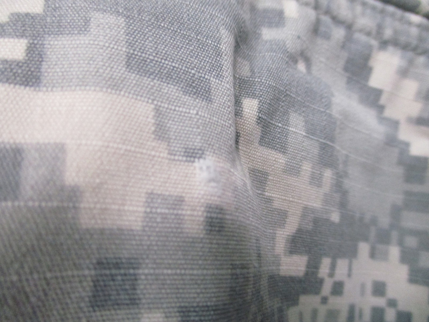US Military ACU Digital Camo Combat Cargo Pants Large Regular NSN 50/50 NYCO