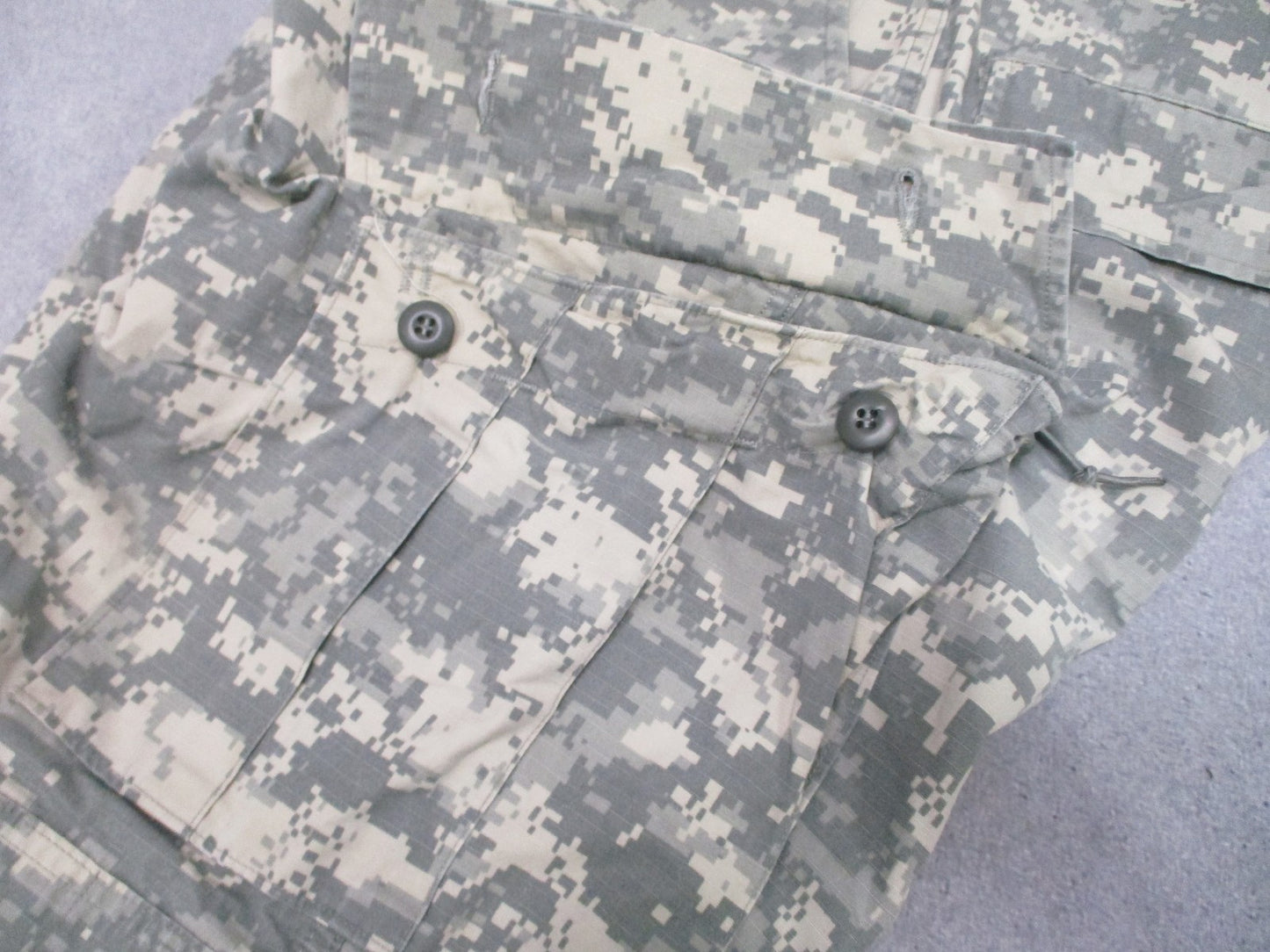 US Military ACU Digital Camo Combat Cargo Pants Large Regular NSN 50/50 NYCO