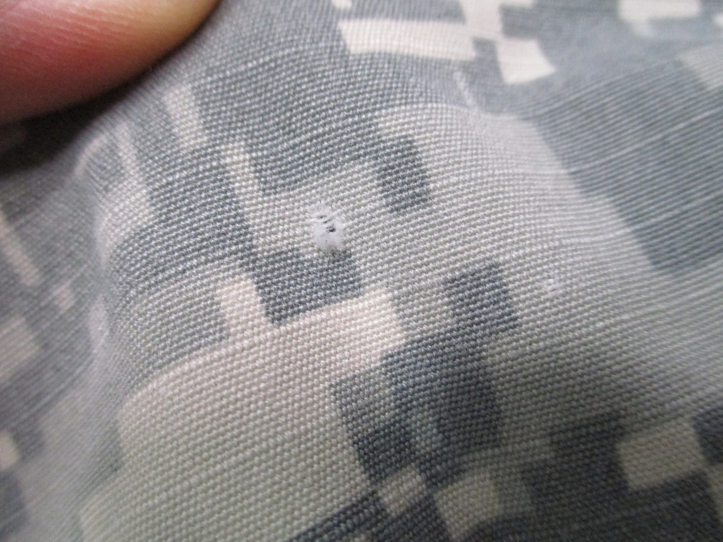 US Military ACU Digital Camo Combat Cargo Pants Large Regular NSN 50/50 NYCO