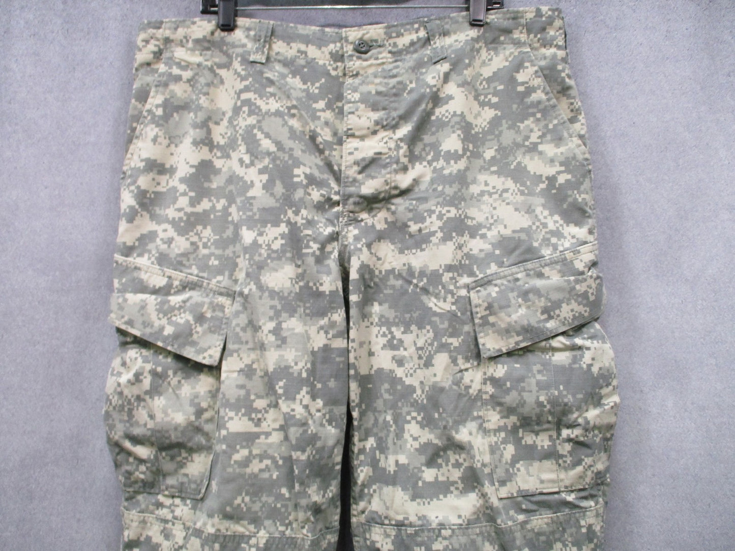 US Military ACU Digital Camo Combat Cargo Pants Large Regular NSN 50/50 NYCO