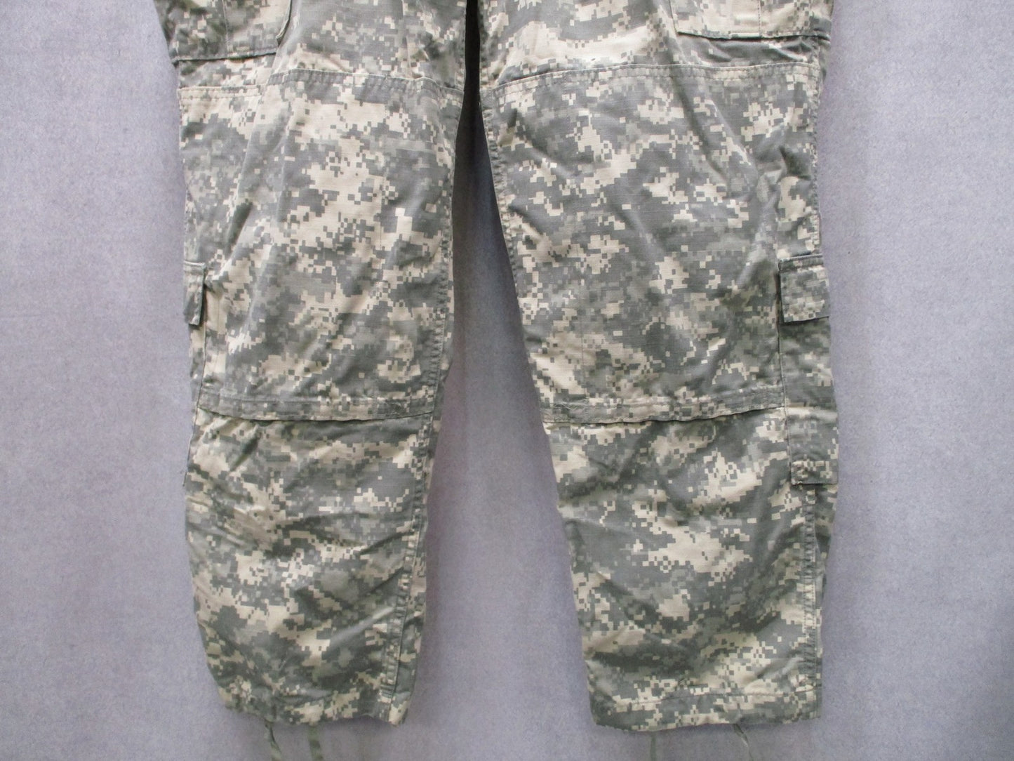 US Military ACU Digital Camo Combat Cargo Pants Large Regular NSN 50/50 NYCO