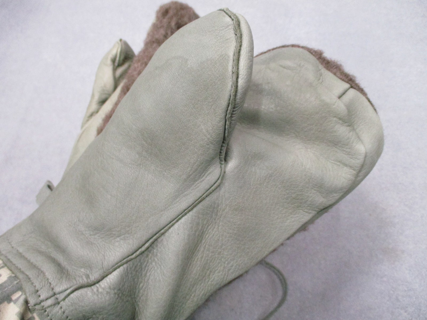 US Military Extreme Cold Weather Mitten Set UCP Digital Camo Size Small w Liners