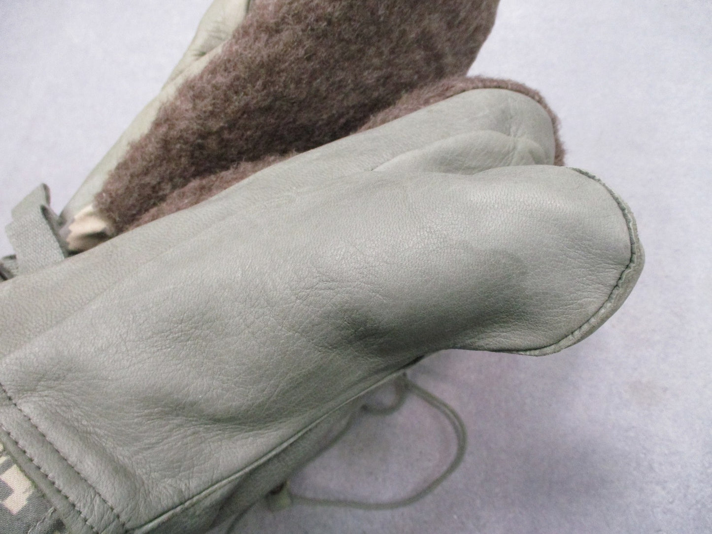 US Military Extreme Cold Weather Mitten Set UCP Digital Camo Size Small w Liners