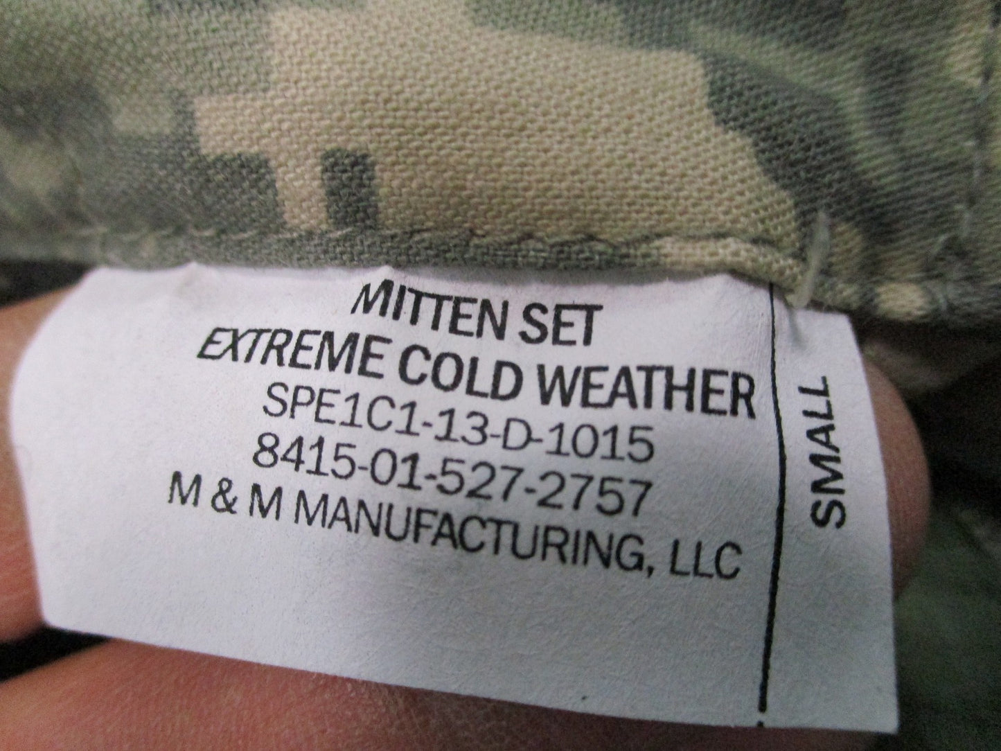 US Military Extreme Cold Weather Mitten Set UCP Digital Camo Size Small w Liners