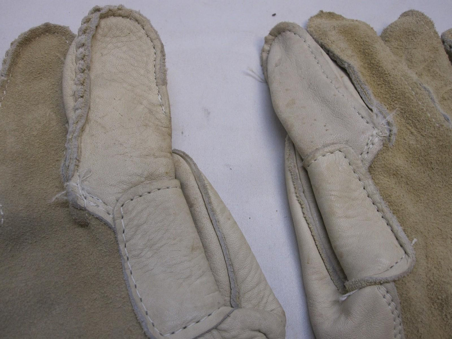 USGI Military Cattlehide Cattle hide Leather Heavy Duty Work Gloves Size 2 USED