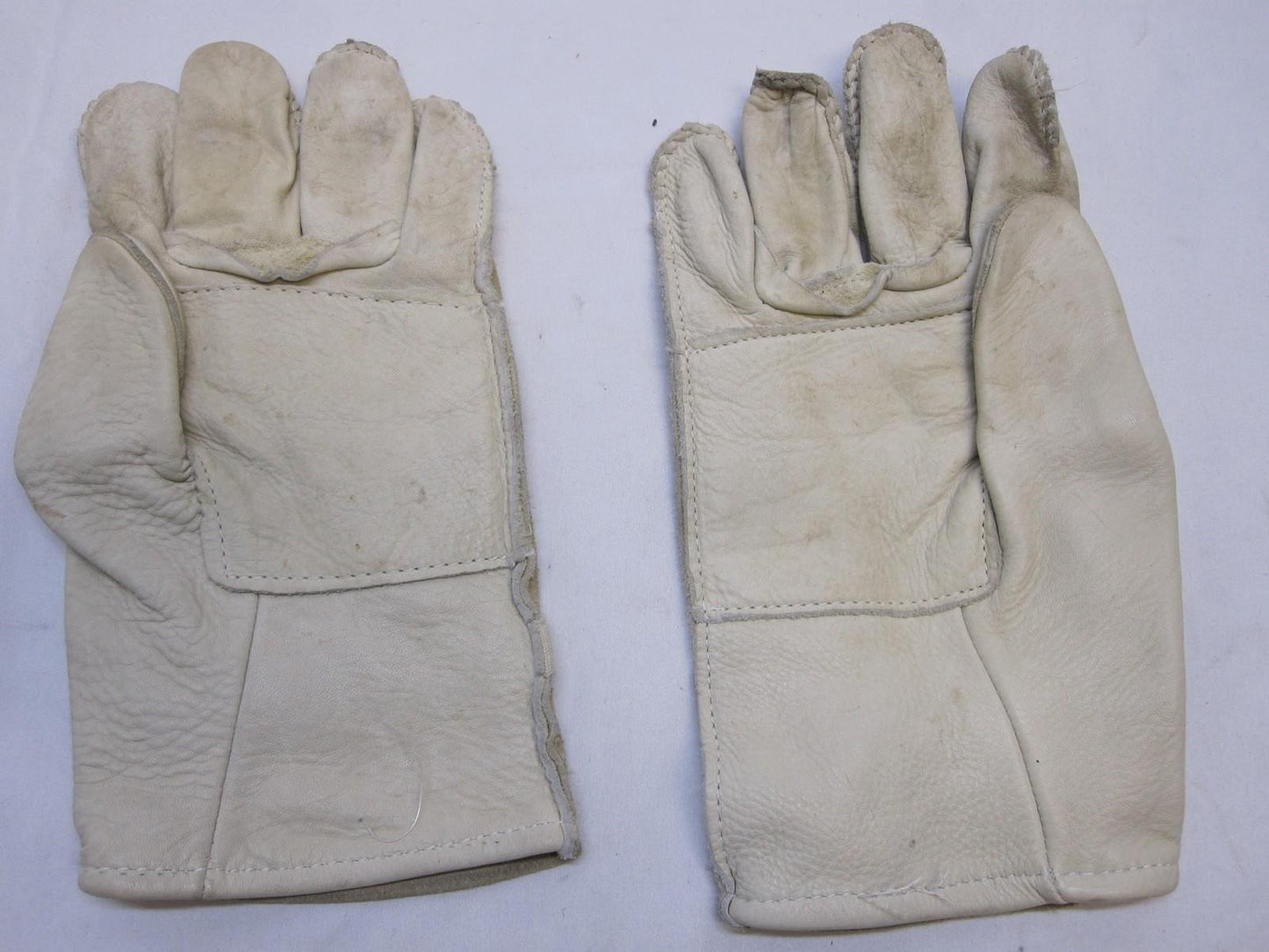 USGI Military Cattlehide Cattle hide Leather Heavy Duty Work Gloves Size 2 USED