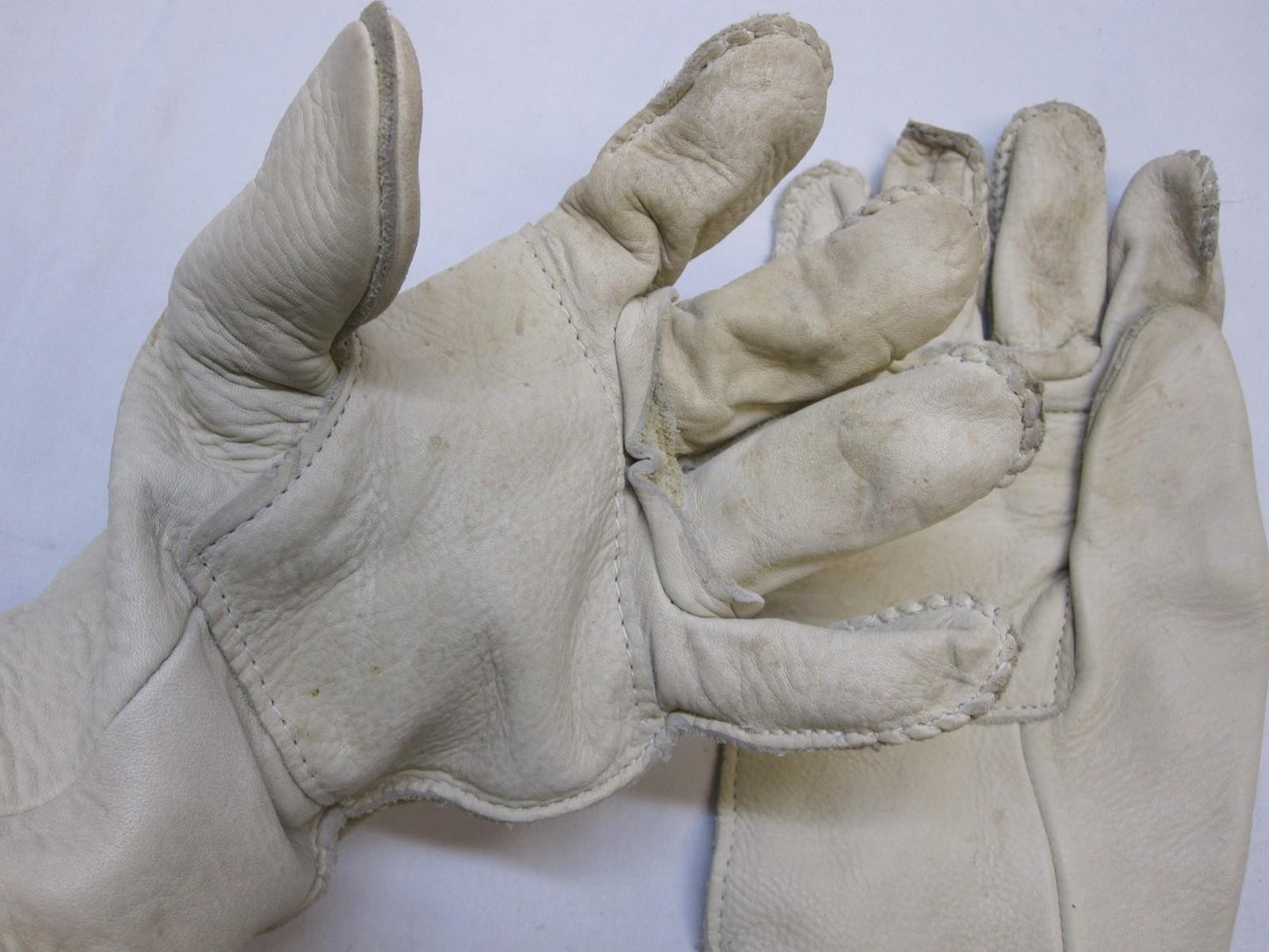 USGI Military Cattlehide Cattle hide Leather Heavy Duty Work Gloves Size 2 USED