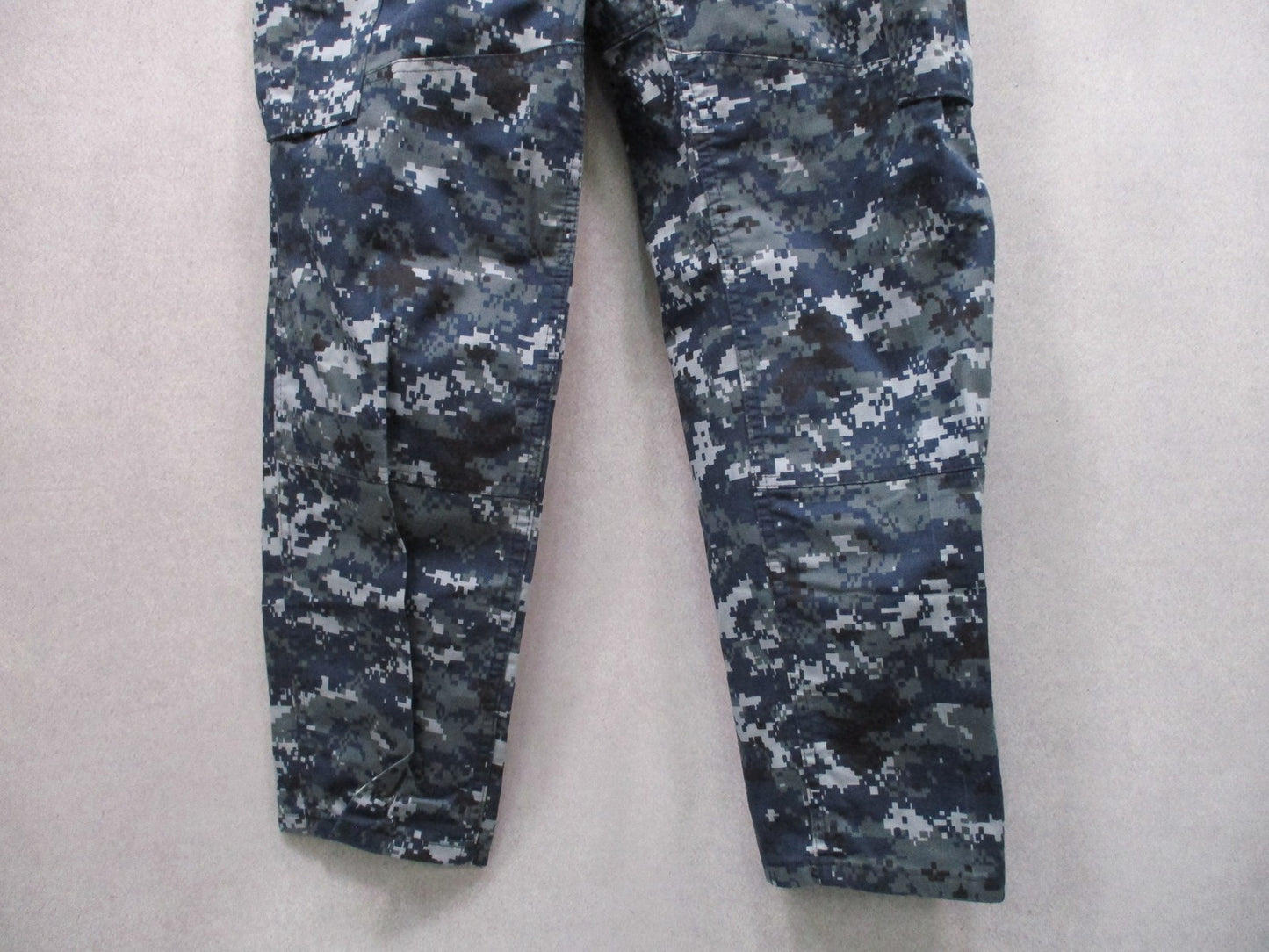 US Navy NWU Type I Digital Camo Working Trousers Small Short 8405-01-540-1356