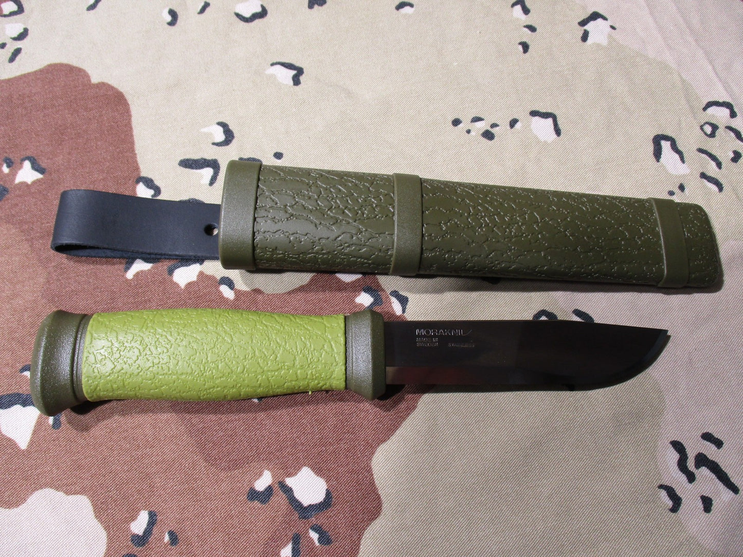 Mora 2000 (S) Knife w/ Sheath - Carbon Steel Blade - New