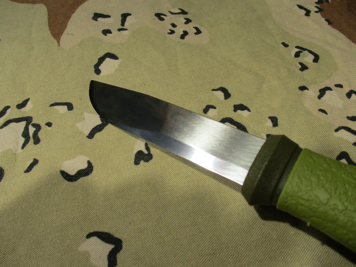 Mora 2000 (S) Knife w/ Sheath - Carbon Steel Blade - New