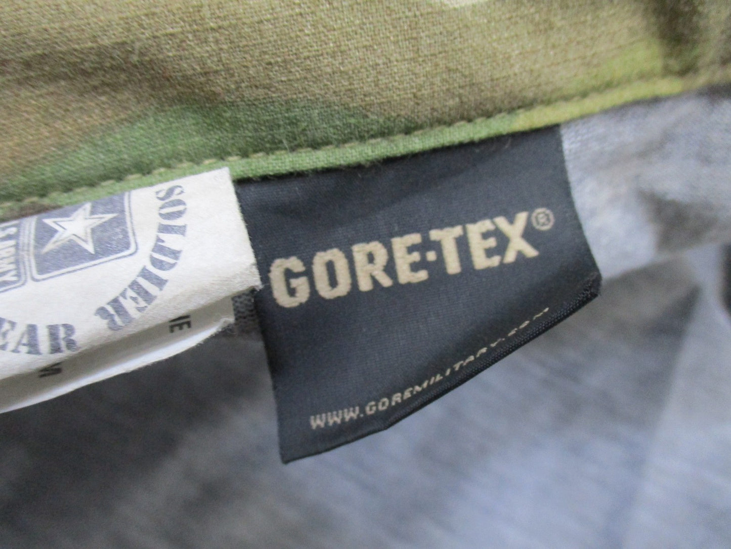 USED ARMY OCP EWOL PARKA FLAME RESISTANT GORE-TEX MULTICAM JACKET MEDIUM/REGULAR