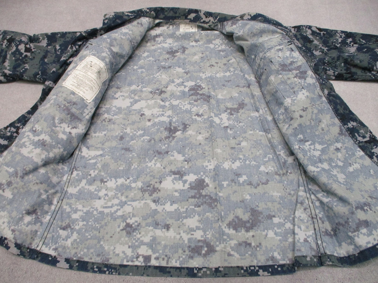 US Navy NWU Type I Digital Camo Blouse Shirt Small Regular USN Working Uniform
