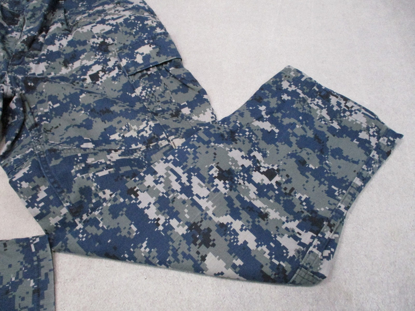 US Navy NWU Type I Digital Camo Working Trousers Small Short 8405-01-540-1356