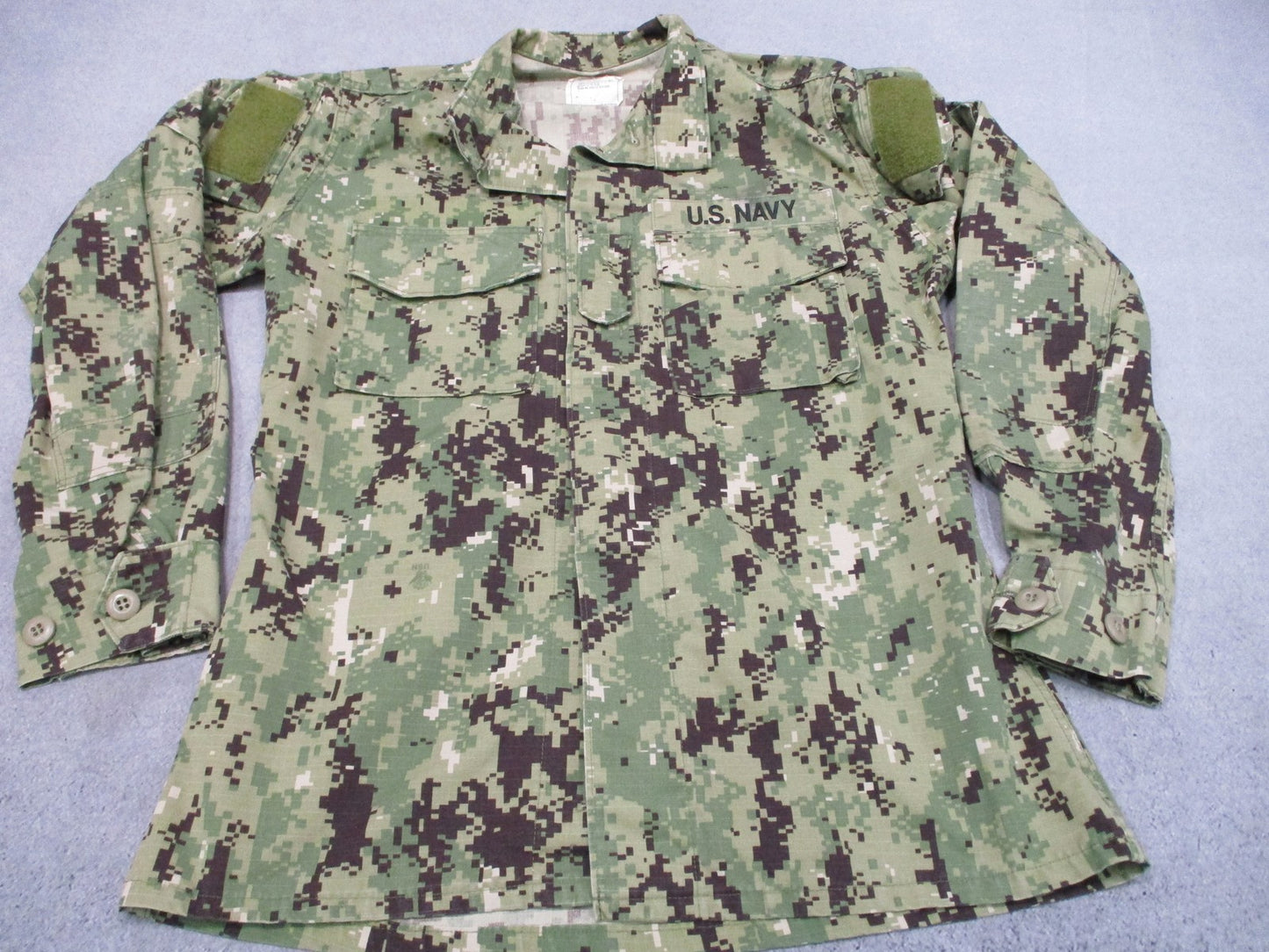 US Navy NWU Type III Blouse Small Long AOR2 Digital Camo NSN 8405-01-574-0291