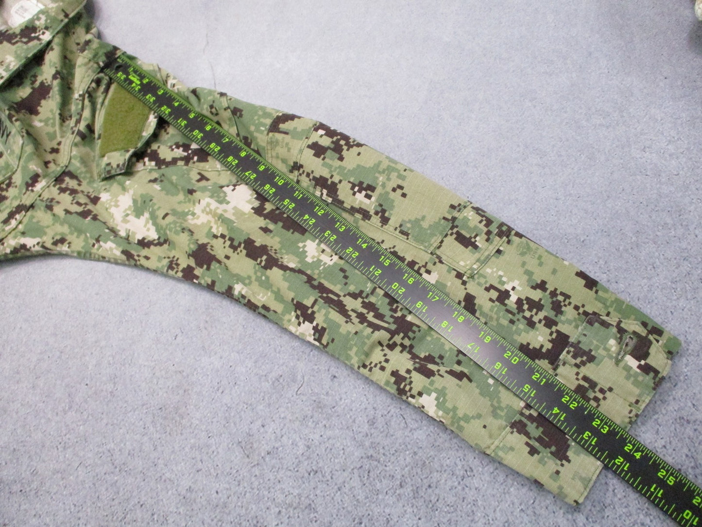 US Navy NWU Type III Blouse Small Long AOR2 Digital Camo NSN 8405-01-574-0291