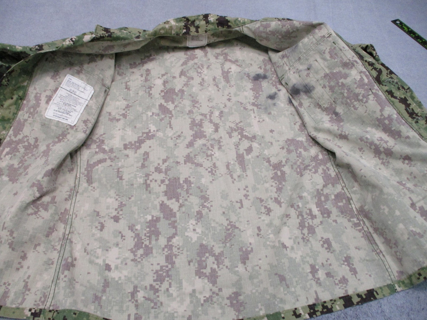 US Navy NWU Type III Blouse Small Long AOR2 Digital Camo NSN 8405-01-574-0291
