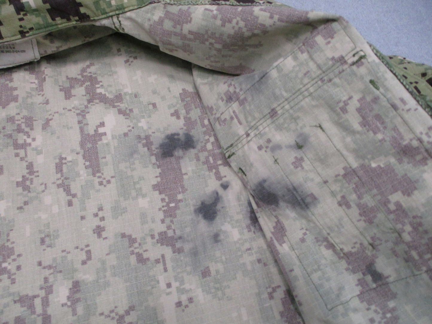 US Navy NWU Type III Blouse Small Long AOR2 Digital Camo NSN 8405-01-574-0291