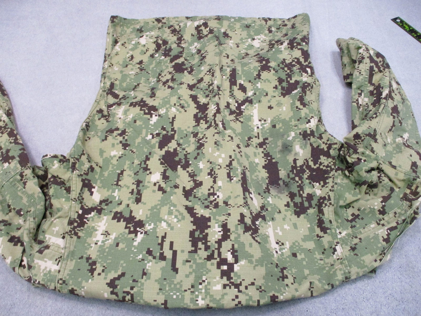 US Navy NWU Type III Blouse Small Long AOR2 Digital Camo NSN 8405-01-574-0291