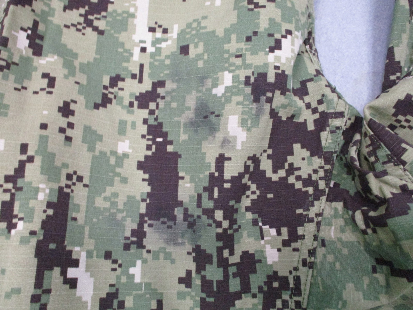 US Navy NWU Type III Blouse Small Long AOR2 Digital Camo NSN 8405-01-574-0291