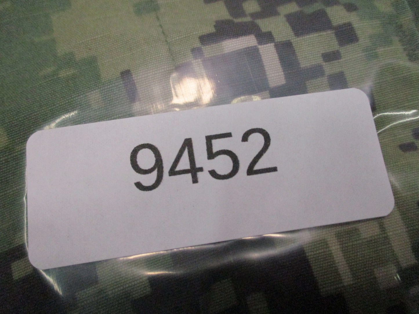 US Navy NWU Type III Blouse Small Long AOR2 Digital Camo NSN 8405-01-574-0291