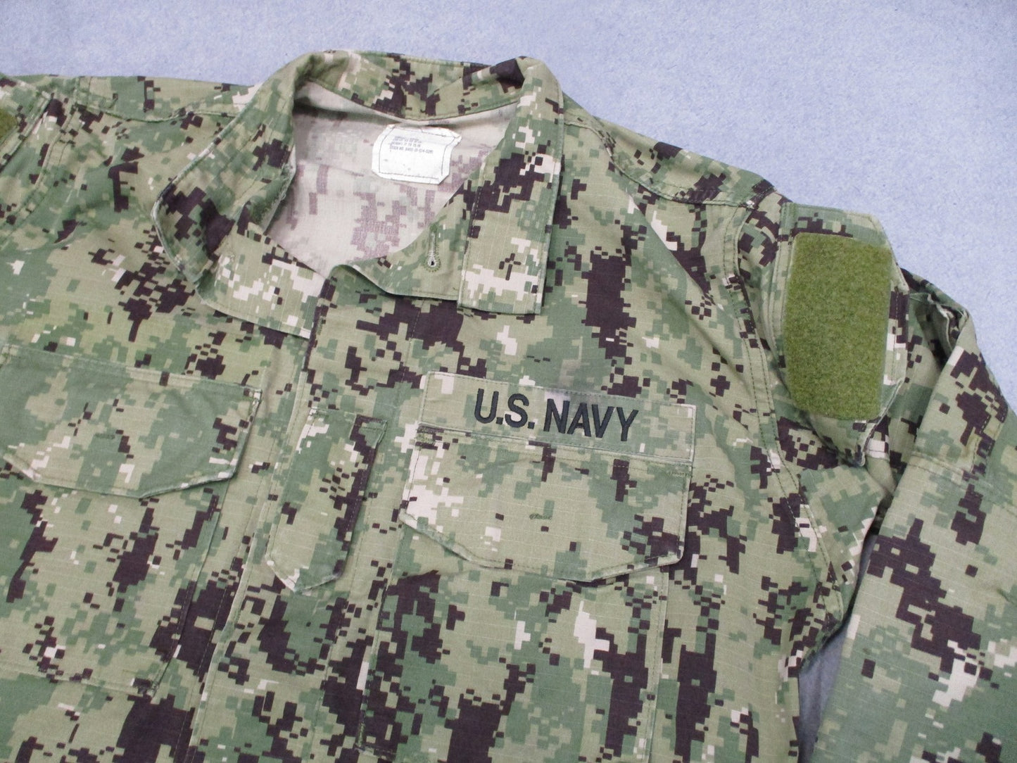 US Navy NWU Type III Blouse Small Long AOR2 Digital Camo NSN 8405-01-574-0291