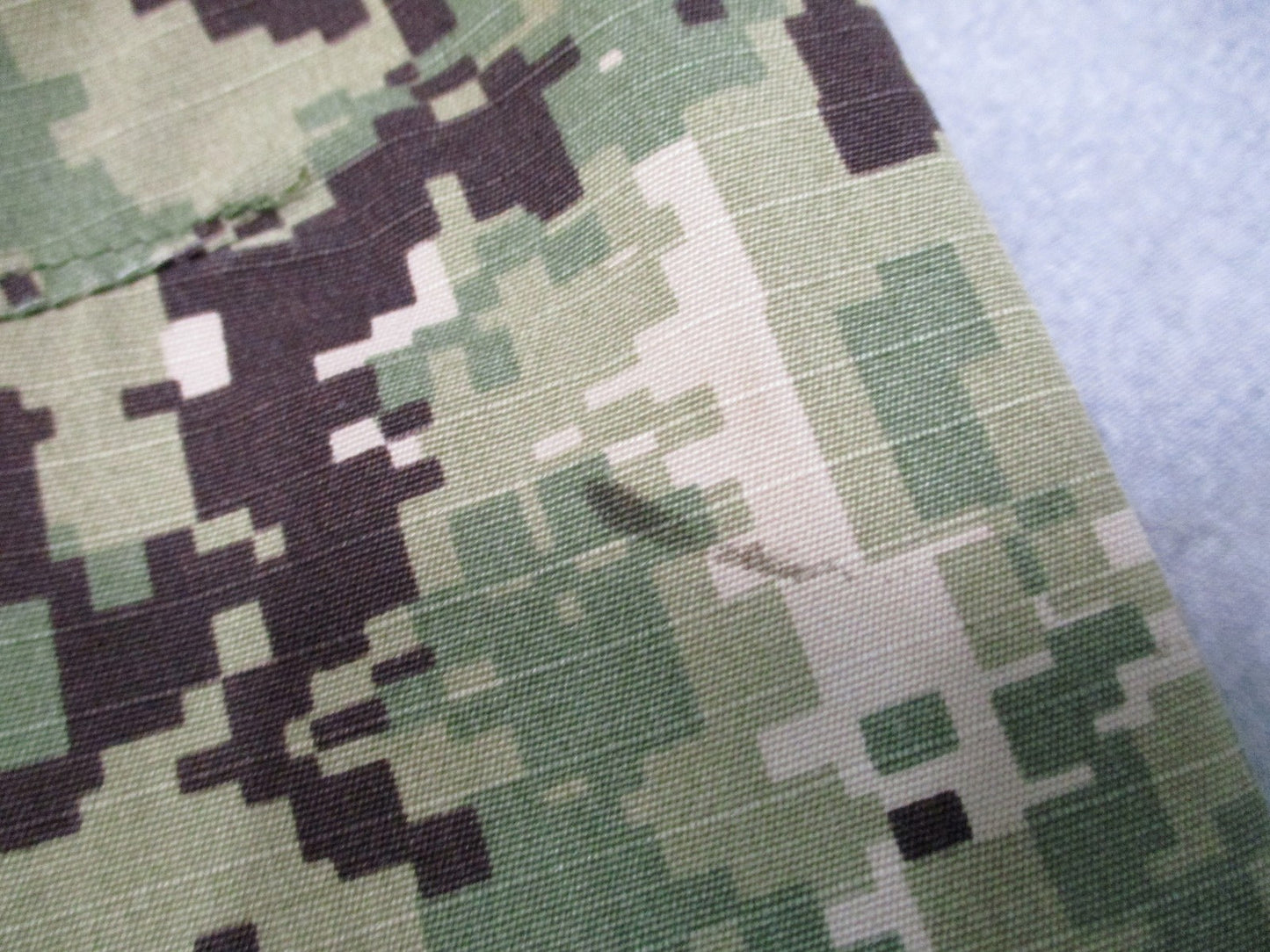 US Navy NWU Type III Blouse Small Long AOR2 Digital Camo NSN 8405-01-574-0291