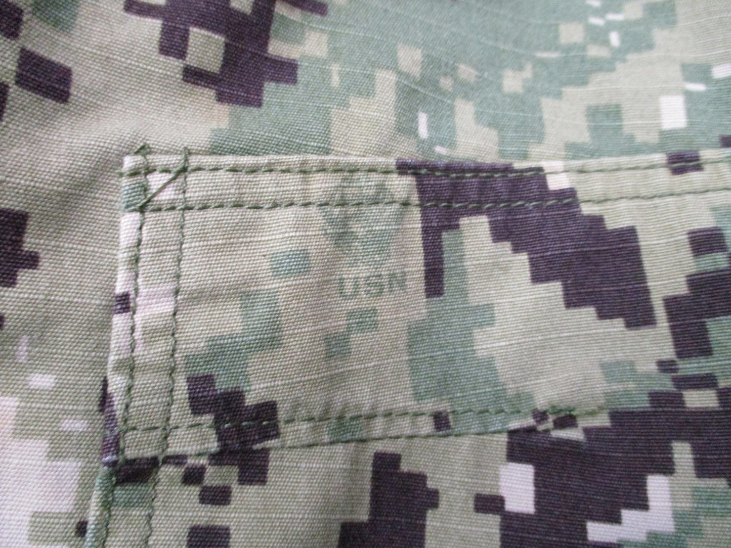 US Navy NWU Type III Blouse Small Long AOR2 Digital Camo NSN 8405-01-574-0291