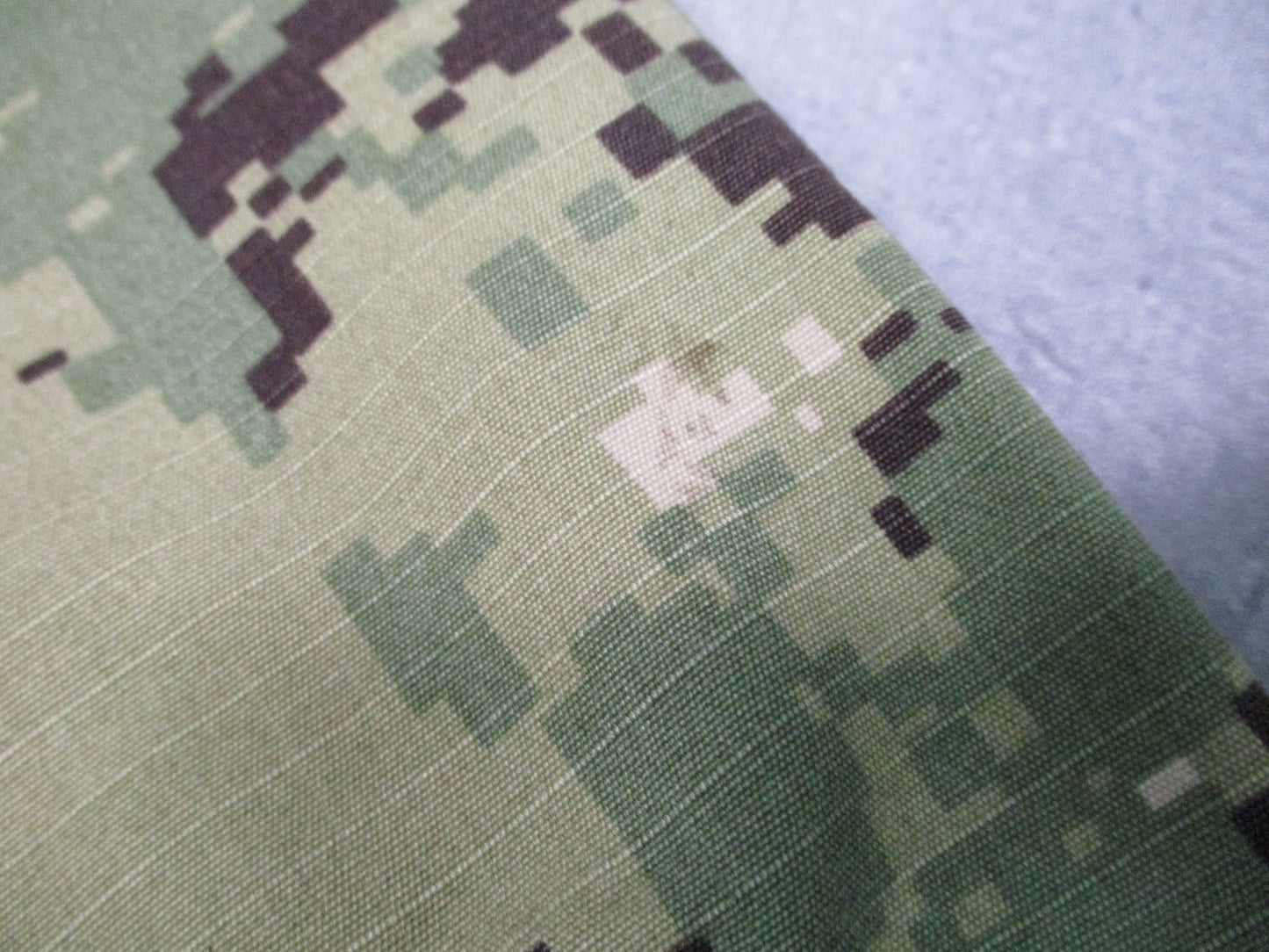 US Navy NWU Type III Blouse Small Long AOR2 Digital Camo NSN 8405-01-574-0291
