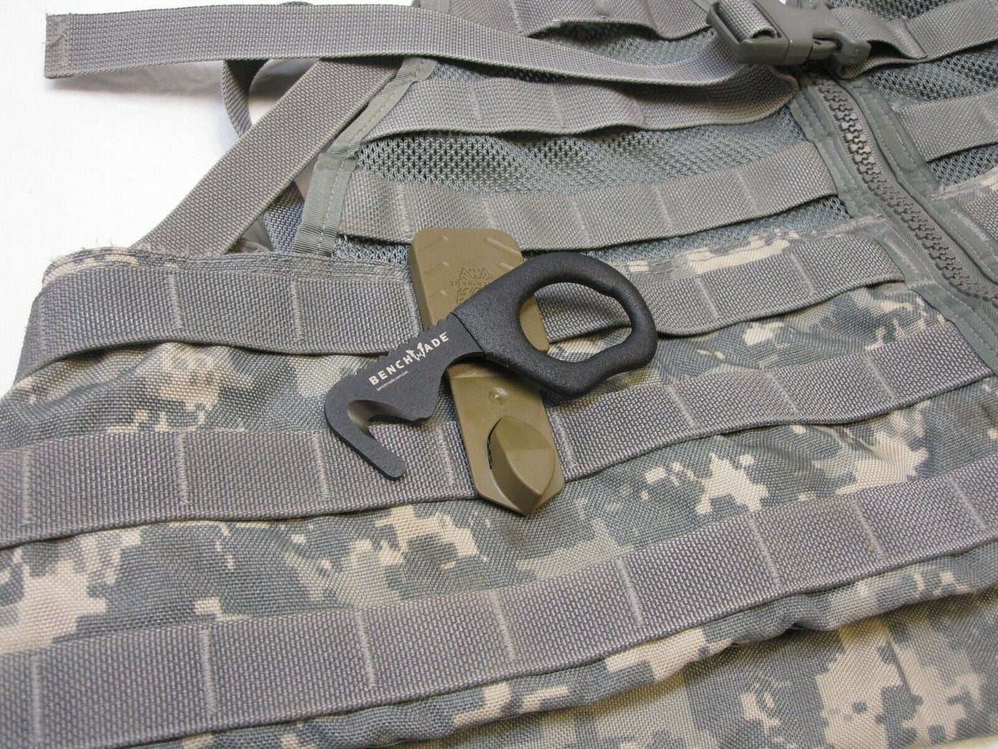 NEW BENCHMADE STRAP CUTTER RESCUE 7 HOOK KNIFE w/ MOLLE/PALS KYDEX SHEATH COYOTE